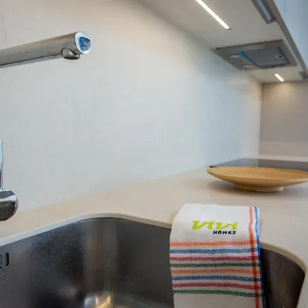 Vivi Homes - Fari Pool, Sauna, Gym & Sea View 托雷莫利诺斯