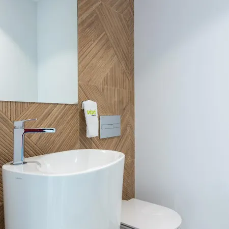 Vivi Homes - Fari Pool, Sauna, Gym & Sea View *