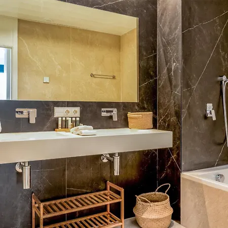 公寓 Vivi Homes - Fari Pool, Sauna, Gym & Sea View 托雷莫利诺斯