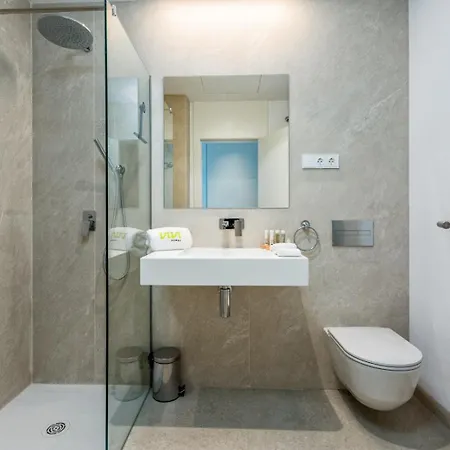 Vivi Homes - Fari Pool, Sauna, Gym & Sea View Apartment *